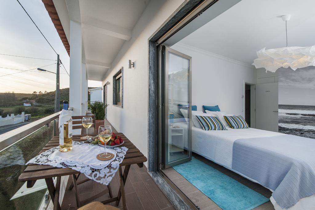 Beachouse - Surf, Bed & Breakfast Ericeira Rum bild