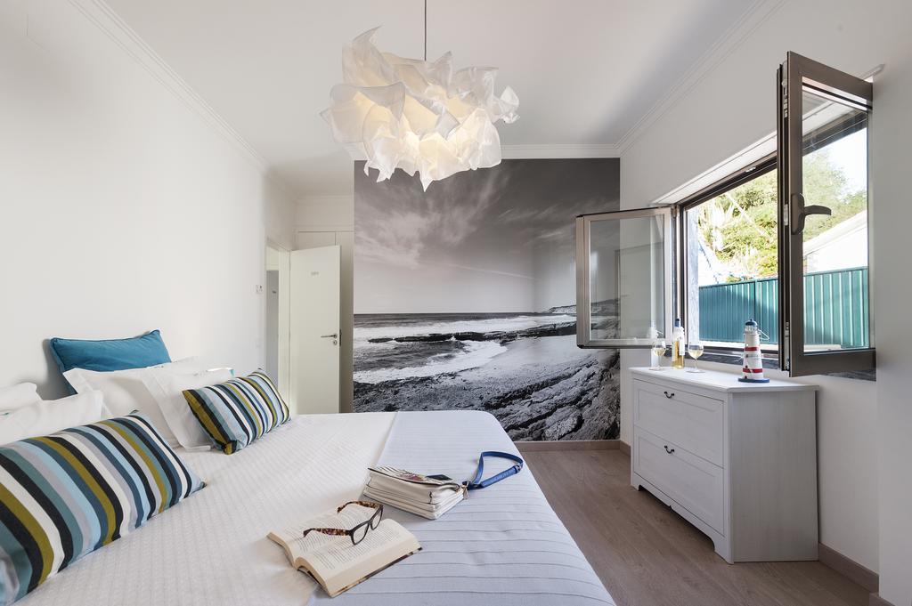 Beachouse - Surf, Bed & Breakfast Ericeira Rum bild