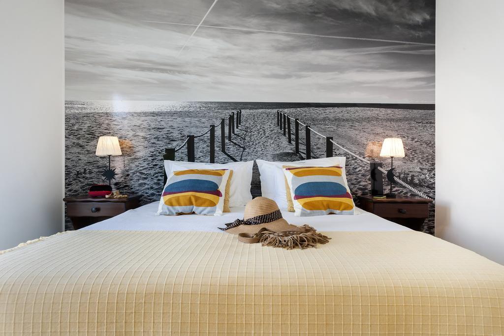 Beachouse - Surf, Bed & Breakfast Ericeira Rum bild